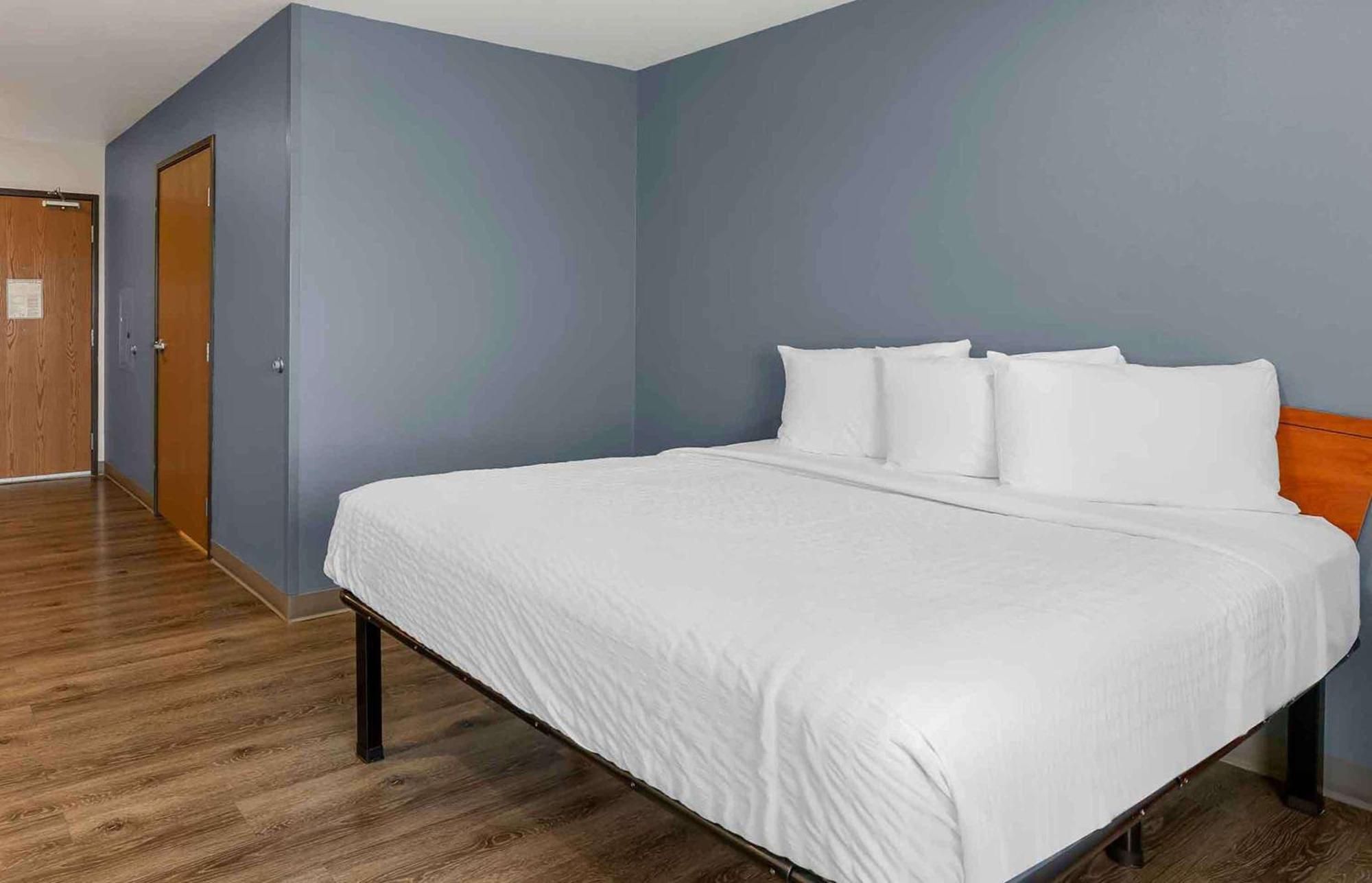 Extended Stay America Select Suites - Cleveland - Airport Екстериор снимка