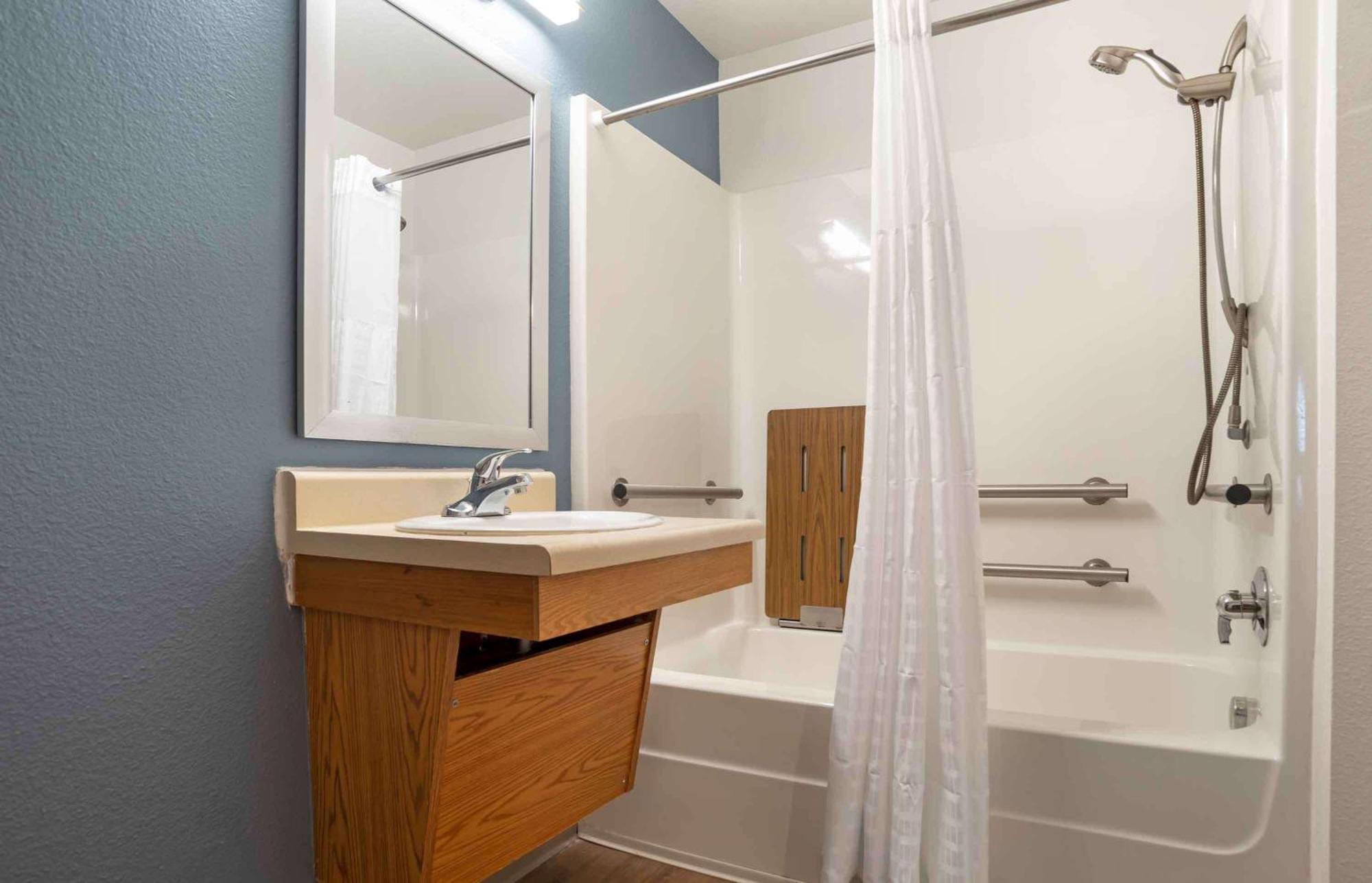 Extended Stay America Select Suites - Cleveland - Airport Екстериор снимка