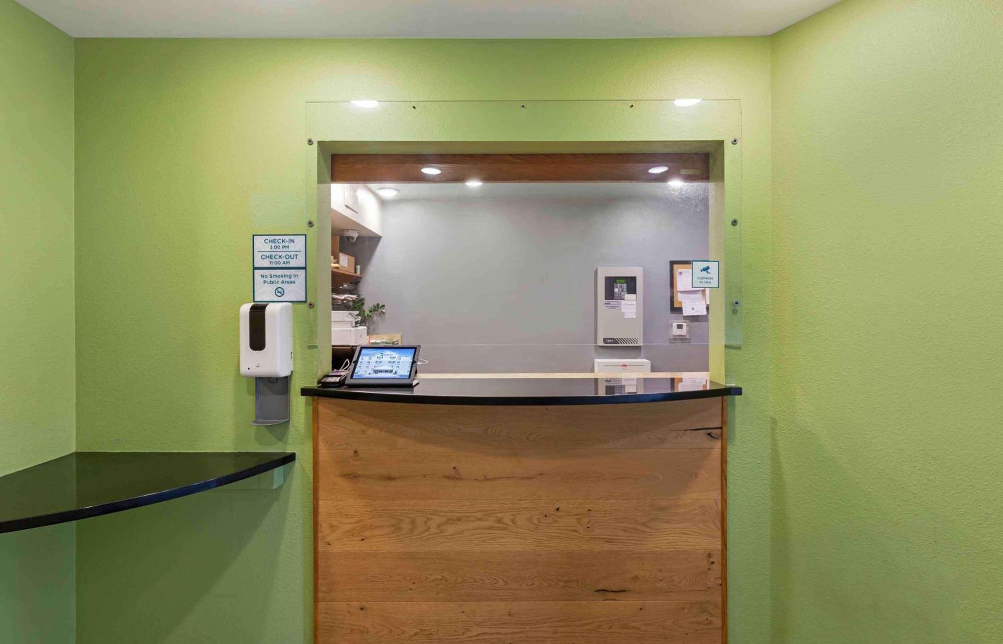 Extended Stay America Select Suites - Cleveland - Airport Екстериор снимка