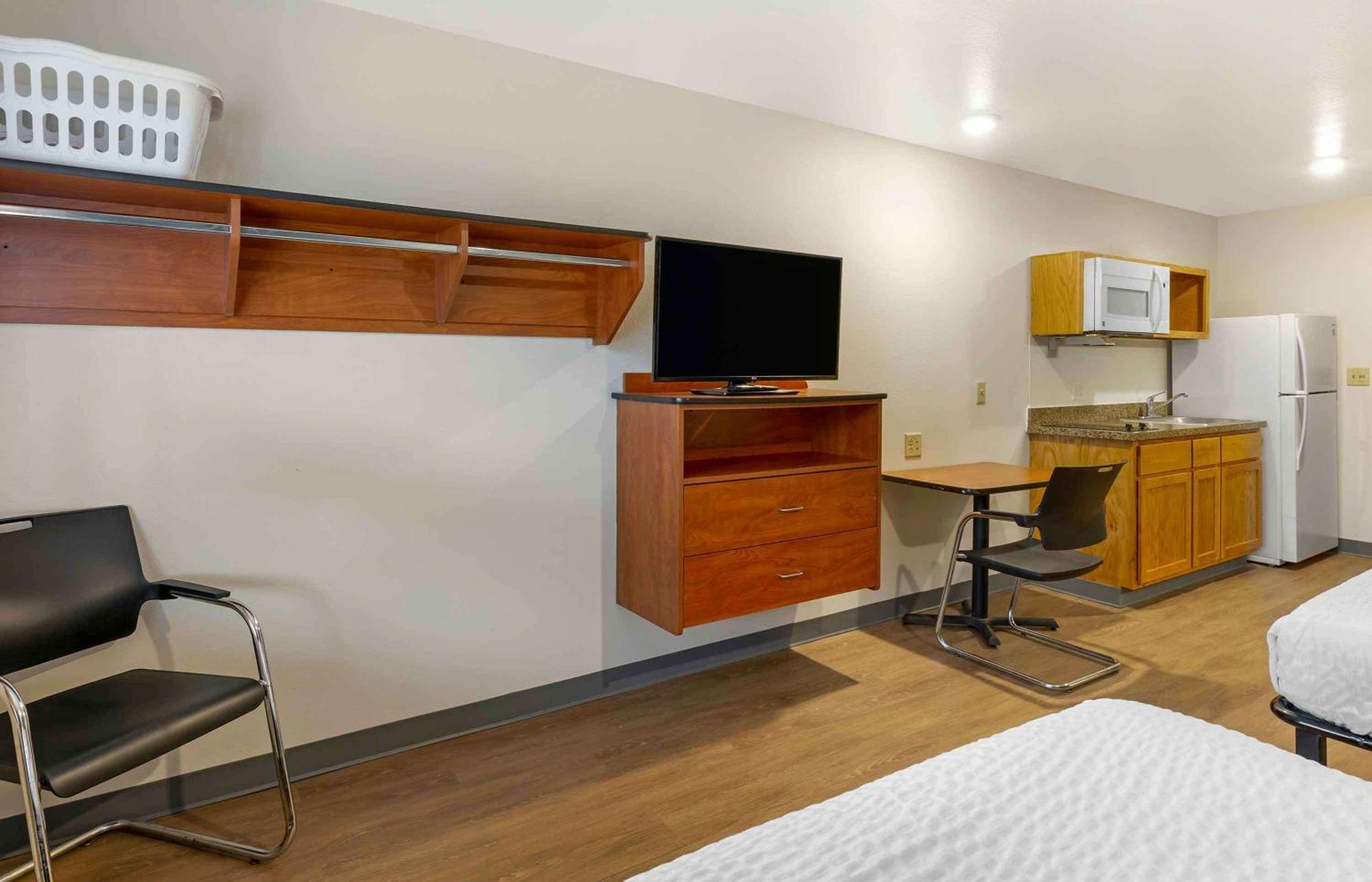 Extended Stay America Select Suites - Cleveland - Airport Екстериор снимка