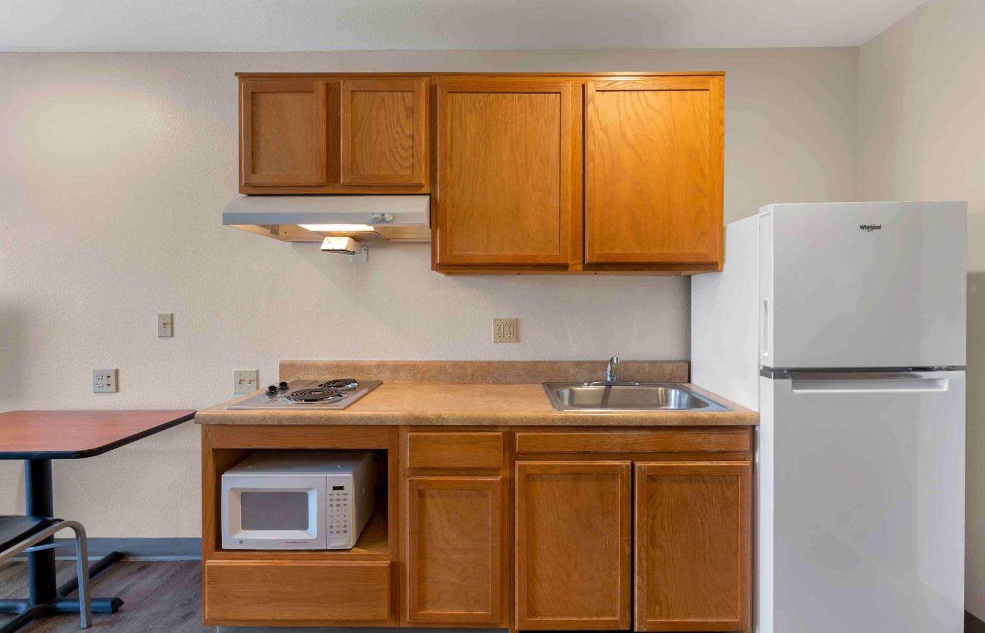 Extended Stay America Select Suites - Cleveland - Airport Екстериор снимка