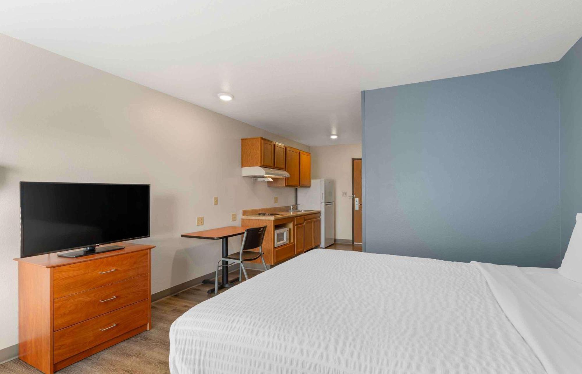 Extended Stay America Select Suites - Cleveland - Airport Екстериор снимка