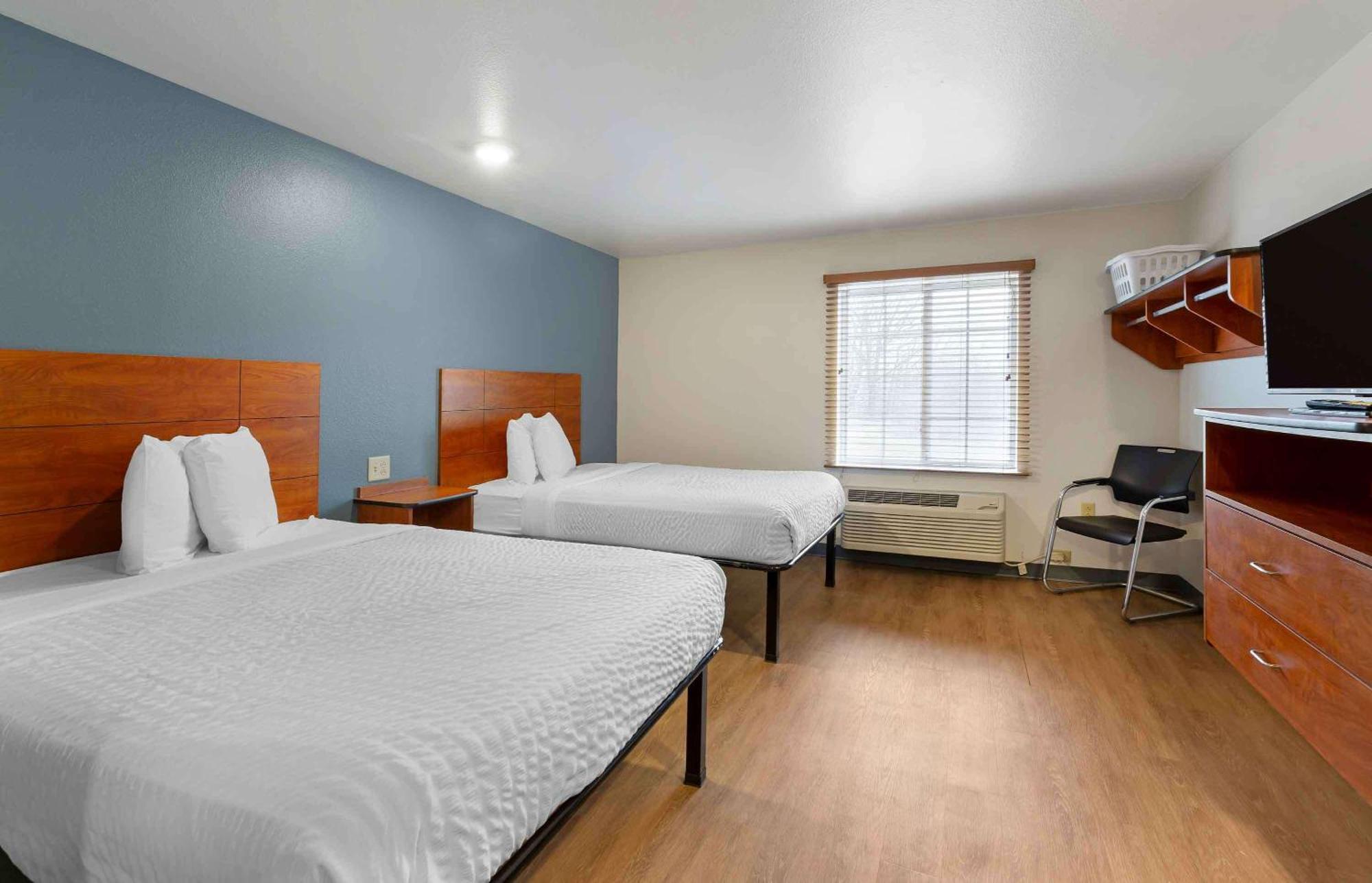 Extended Stay America Select Suites - Cleveland - Airport Екстериор снимка