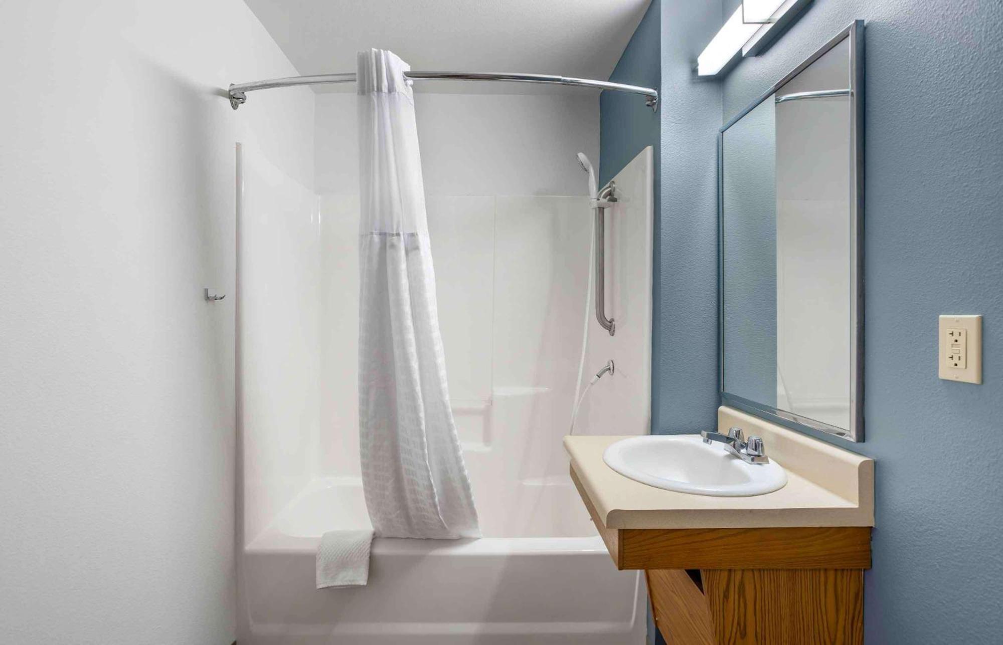 Extended Stay America Select Suites - Cleveland - Airport Екстериор снимка